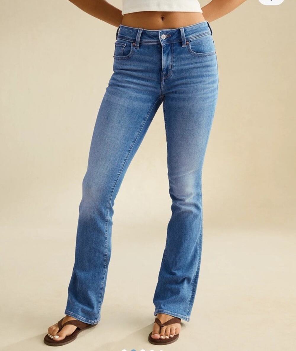 AE Low-Rise Kick Bootcut Jean NWT Women’s Size 12 Short